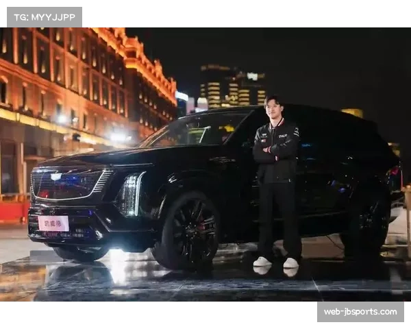 周冠宇以凯迪拉克储备车手身份亮相上海站，参与车队技术会议与模拟器工作